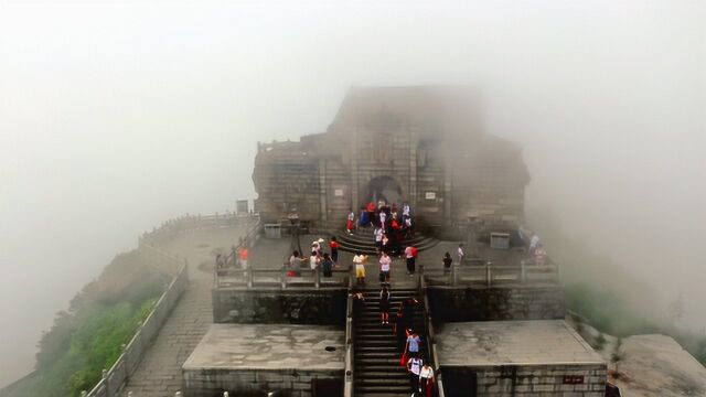 航拍南岳衡山最高峰—祝融峰,看看什么叫真正的“天上人间”?