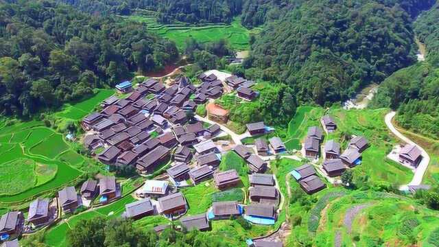 航拍贵州大山里的少数民族村寨,景色太美了,宛如真正的世外桃源