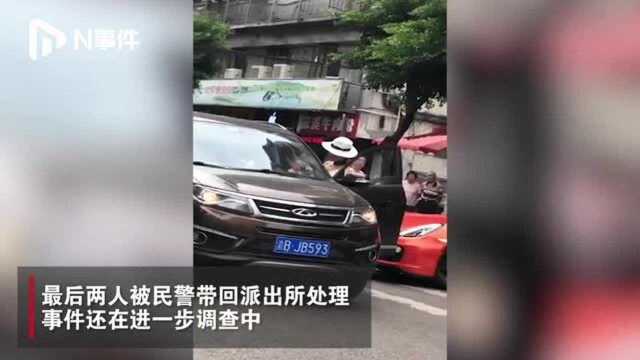 重庆一保时捷女司机与轿车男司机发生冲突:扇对方耳光被反扇