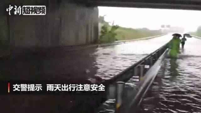 暴雨致成安渝高速部分地段出现山洪