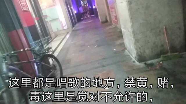 实拍小巷子里的秘密?每临近傍晚,这里是很多男人的天堂!看看