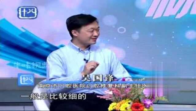 假牙小常识:儿童牙刷又小又软,非常适合假牙护理使用