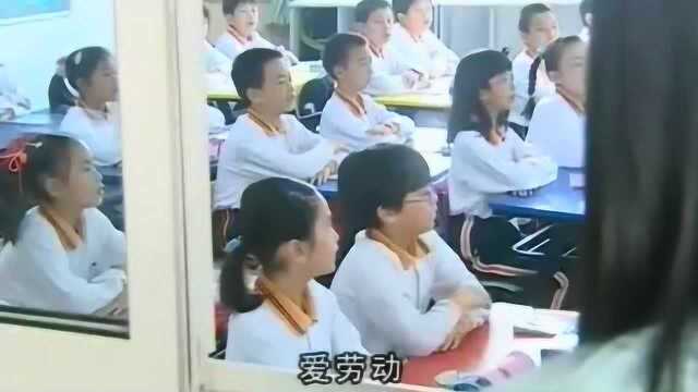 灰姑娘到学校看英杰,不料他上课睡觉,英杰反应太逗了