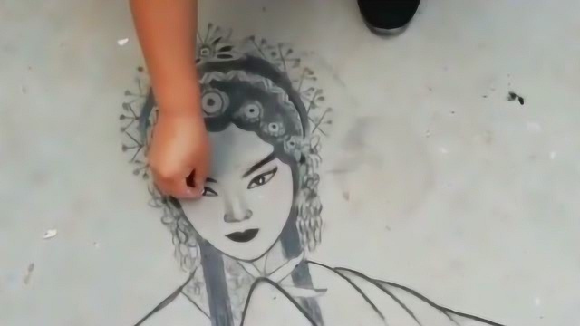 十二岁的女孩,独自完成一幅大工程的简笔画,看了作品不得不佩服!