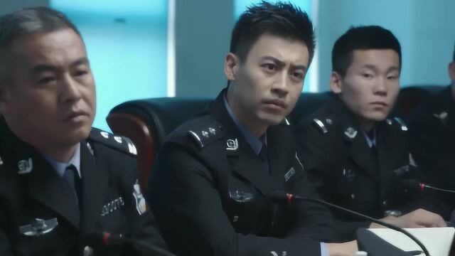 陈师傅不愧是老刑警,对各种枪支都了如指掌