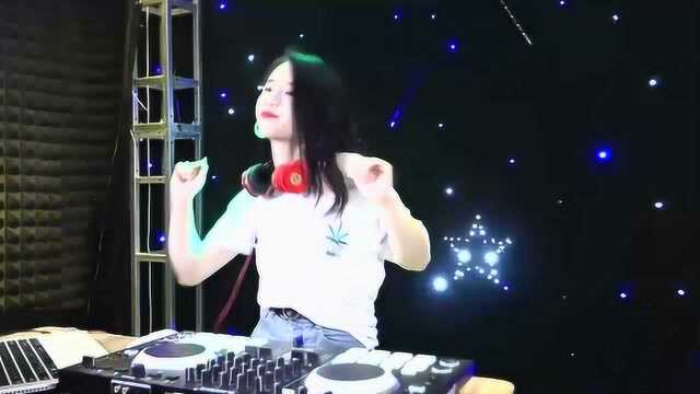 美女打碟歌曲《好姑娘》DJ版,我的心中只有你,为你不停的牵挂