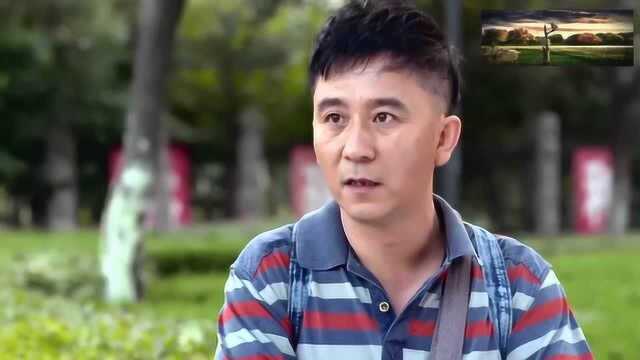 男子发传单被警察口头警告,谁知警察走了他又拿回来了