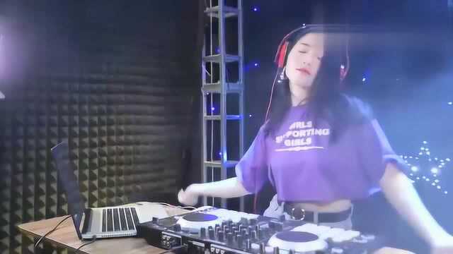 美女打碟《爱情过客》劲爆DJ,独特的嗓音如痴如醉,伤感至极