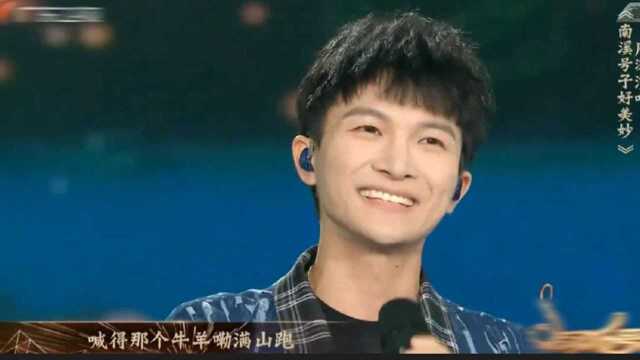 一个把美声融入流行音乐的男人,周深在《歌手》之外唱过的民谣