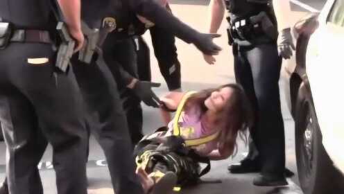 美国警察拘捕醉酒女子，将女子五花大绑后直接装车，动作相当粗鲁！
