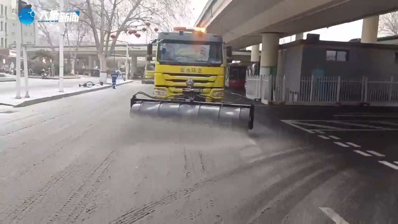 雨雪+冰粒 郑州市城市管理局上器械除冰雪