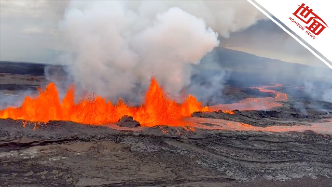 世界最大活火山近40年来首度喷发 航拍熔岩冲入数十米高空