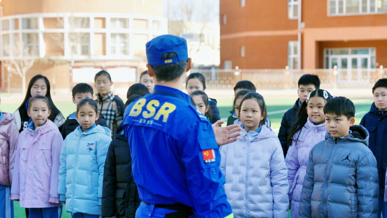 中国安全教育,要从娃娃抓起!这个群体把安全科普带进校园…