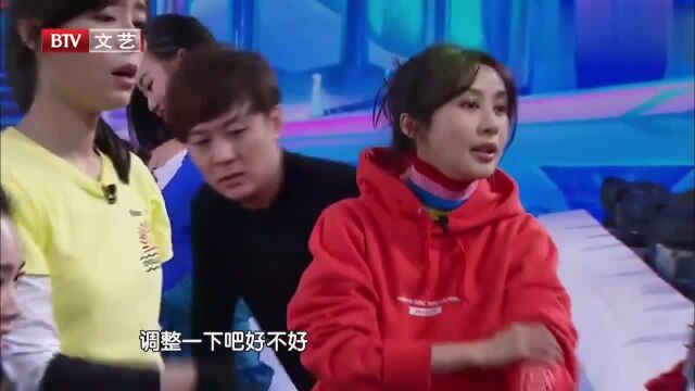 王妍之彩排中意外受伤,为了不耽误表演,依然坚持带伤上场