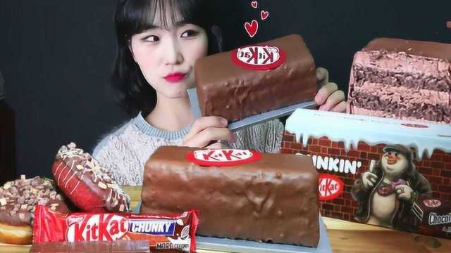 甜食者:巧克力蛋糕、巧克力甜甜圈、KitKat巧克力威化棒