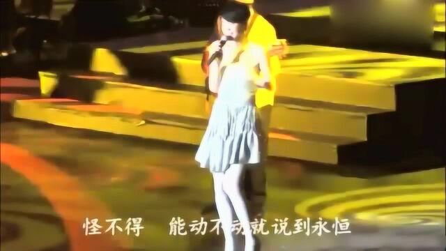 王菲现场演唱歌曲《闷》,不愧是经典歌曲,开嗓就让人不淡定了!