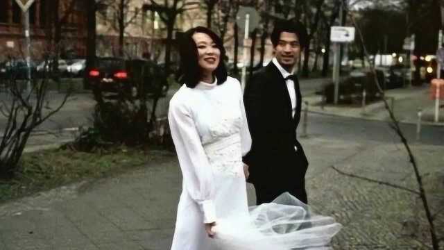 女星黄璐发文宣布与范玮离婚 去年才带着女儿补办婚礼