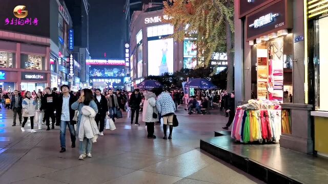 四川成都,春熙路夜景,比白天还热闹,夜景太美