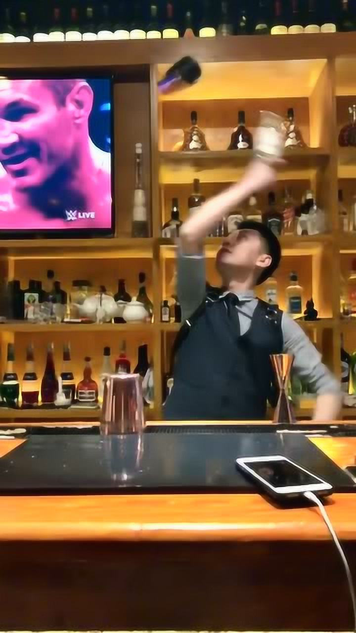 一直在路上不忘初心红斌调酒的调酒师