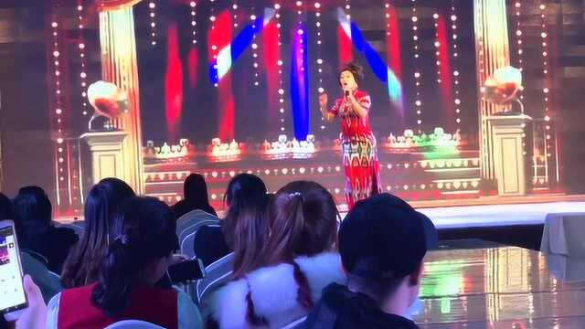 王裳容演出现场金姐教你做女人抖音星探家