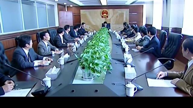 罪域:公安局长新上任,立马和富豪喝酒庆祝,一袋子钱交朋友