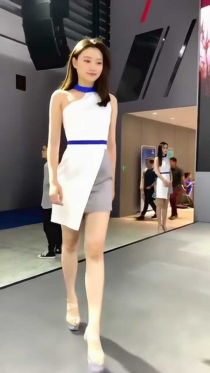 抖音网红车模小姐姐