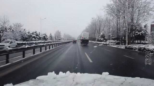 山东潍坊潍胶路雪后风光,乍暖还寒的雪景难得一见