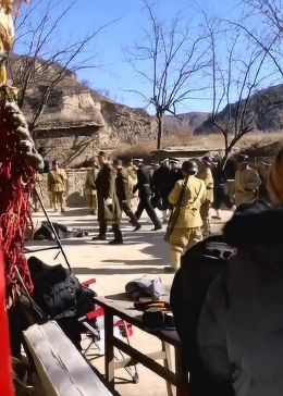 拍戏幕后花絮，电视剧里老少爷们打鬼子，是这样拍的