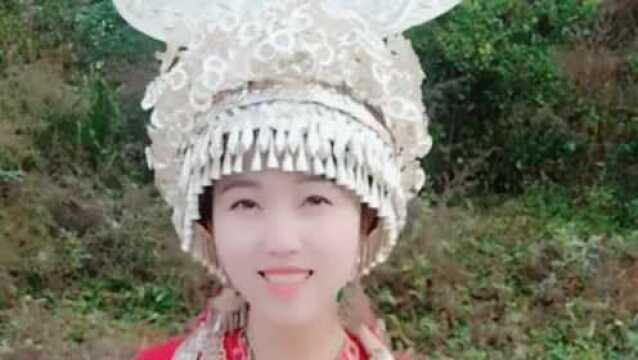 美女唱了一首《阿苗千千》,太好听啦