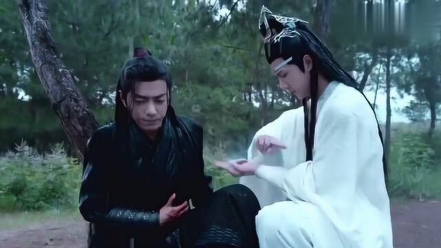 陈情令魏无羡受伤,蓝湛在雨中救他时,狼狈的模样惹人心疼