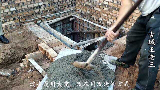 实拍山西农村工程队给农民家做旱厕,做法跟过去不一样,容量大了