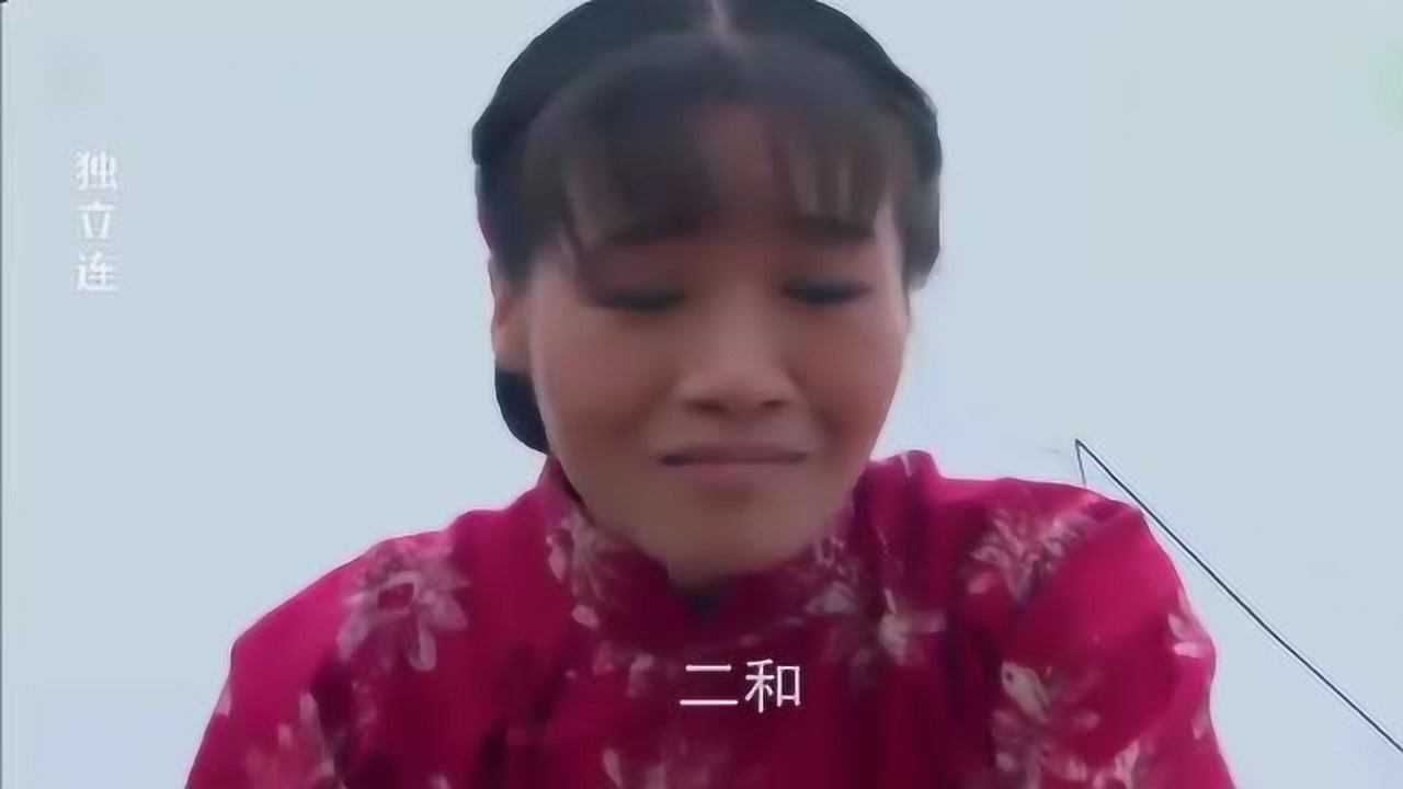 小鬼子欺负一个村姑,杨万凤看到直接将鬼子杀死,真是大快人心