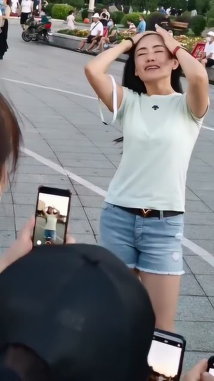 这是鬼步舞第一人丹丹