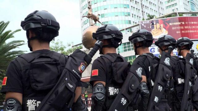 手持狼牙棒、身背“大宝剑”,为啥我国防爆武警钟爱这些冷兵器?