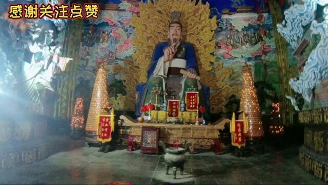 介子推介神庙,是山西最早的庙,位于一处山岩之间巨型石窟中.