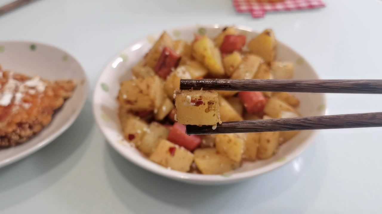 火腿土豆丁图片 1280