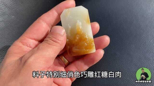 淘玉小哥把一块不起眼的玉石原料,发出去雕刻,师傅精心设计,成品太有档次