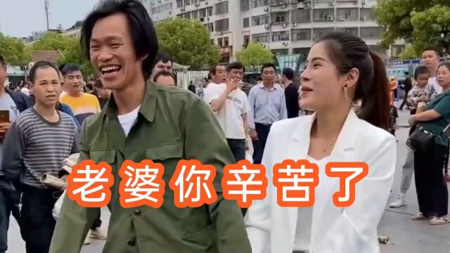 街头小哥深情演绎《老婆你辛苦了》越听越好听!送给全天下辛苦的女人