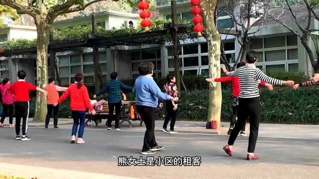 广东大妈跳广场舞扰民,女子接下来的行为,网友直呼:干得漂亮!