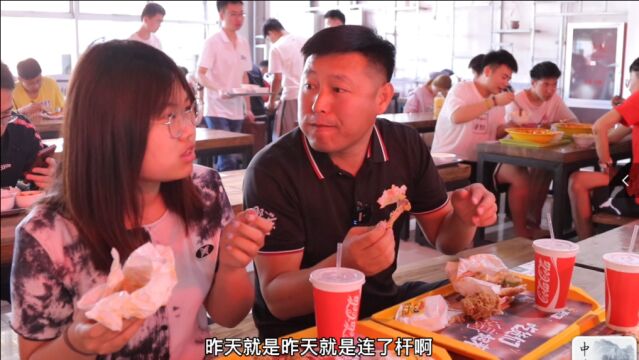 大学食堂里贼火的档口,一天能卖1000多份