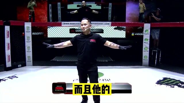 一对铁拳征服外国拳王,10秒狂砸32拳,中国草原汉子为国争光!