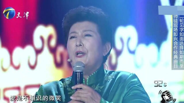 德德玛做客现场,高歌一曲《为爱祈祷》,一开嗓太令人陶醉