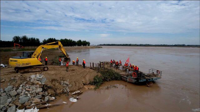 河南濮阳县黄河秋汛,全县6500人参与一线防汛,24小时全天候坚守