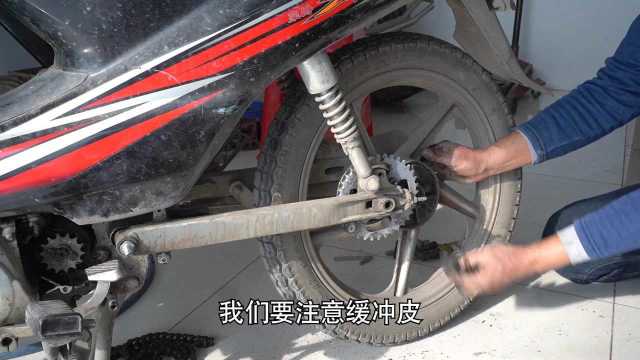 摩托车换新链条调整技巧你了解吗?看完师傅操作,让你轻松学会