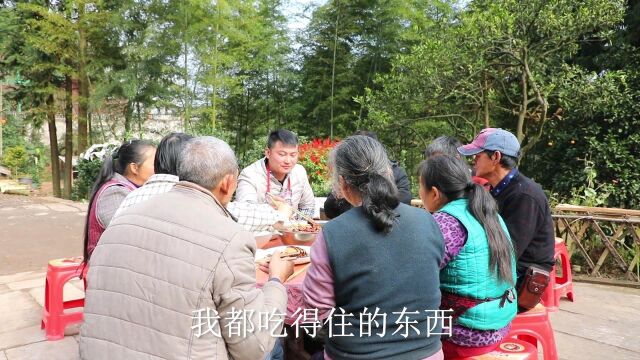 六分钟的视频花了4个小时,清理掉像毯子一样的草,回家炖排骨汤#农村生活