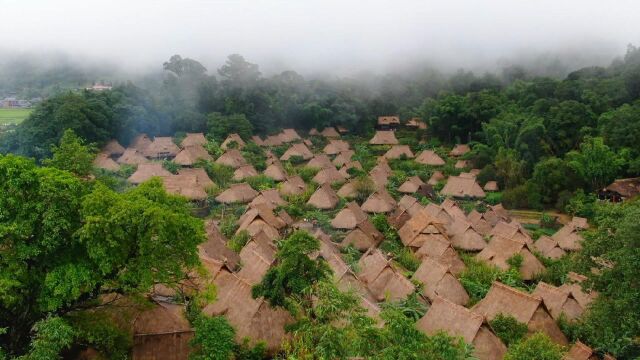 中国最后的原始部落,云南翁丁村,105户传统茅草屋藏于深山!