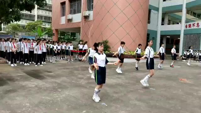 “喜迎二十大 争做好队员”——我校小学部举行“缤纷六一”欢乐周阳光体育跑操、跳绳比赛