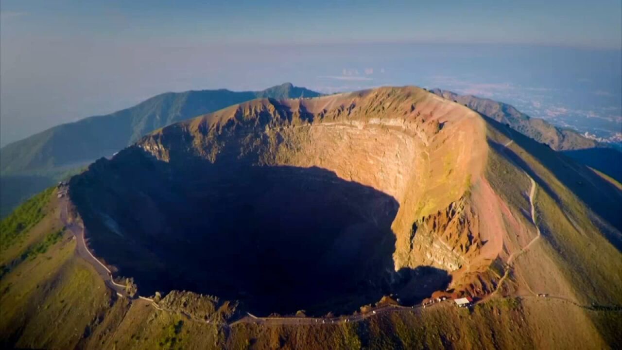 火山埋没的古城为何有众多同名之人?背后的故事揭开贫富鸿沟!