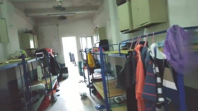 广东东莞:来东莞玩具厂打工第一天,被分到16人一间的宿舍,这味道真酸爽