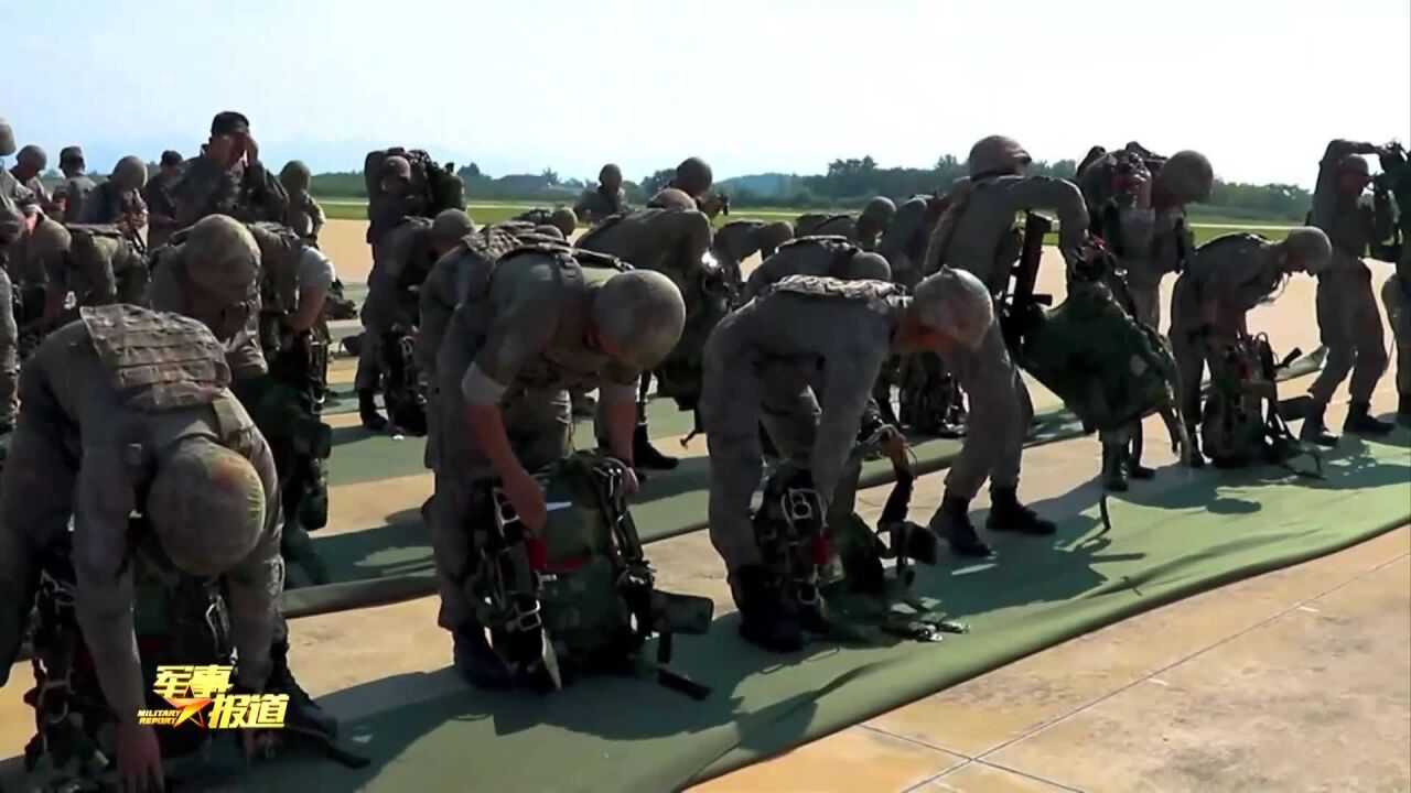 【直击演训场】空军空降兵某旅集群伞降敌后渗透